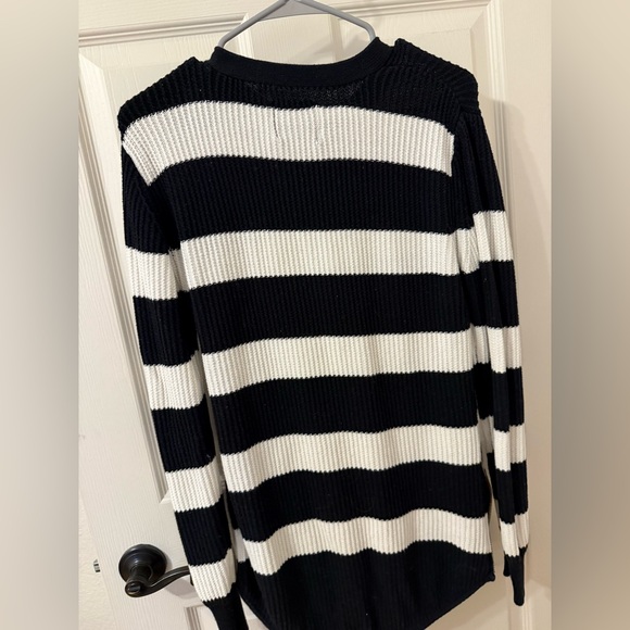 Urban outfitters x UNIF oversized sweater in size small. - Picture 2 of 4